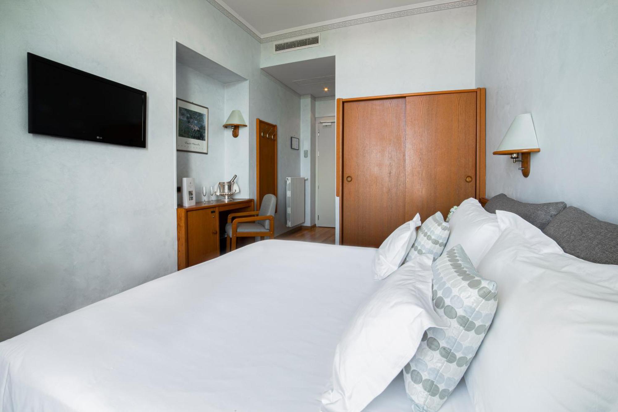 Elisa & Hotel 3*